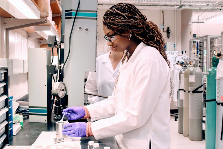 CISTAR REM Student in the research lab